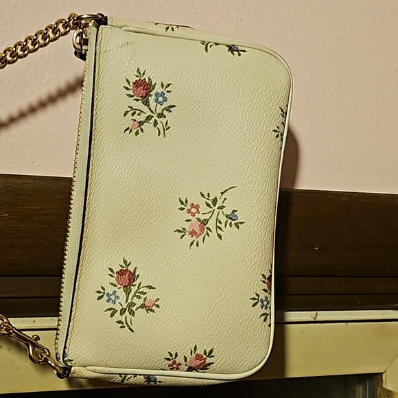 Small Coach Purse - Picture 4 of 10
